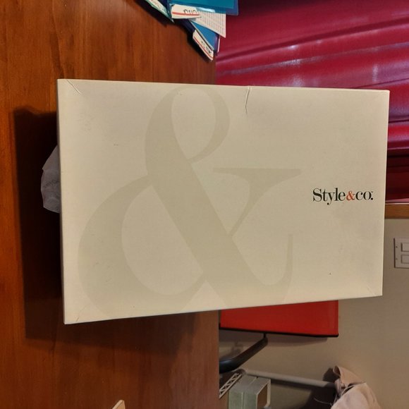 Brand New Style & Co. Dark Red Suede Closed Toe Heel - Size 10M - Picture 3 of 9